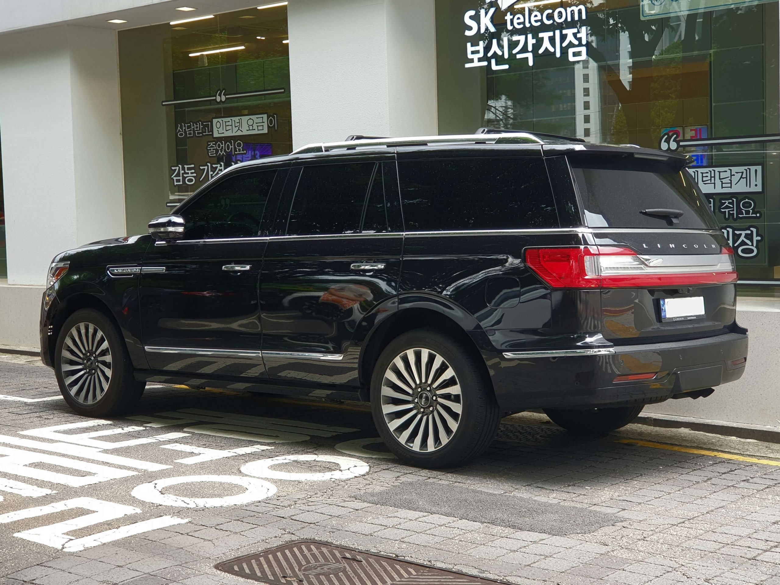 Lincoln Navigator photo 2